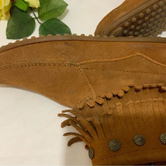 MINNETONKA Women’s Double Fringe Side Zip Ankle Boot Moccasin Dusty Brown 7.5 - Picture 9 of 13